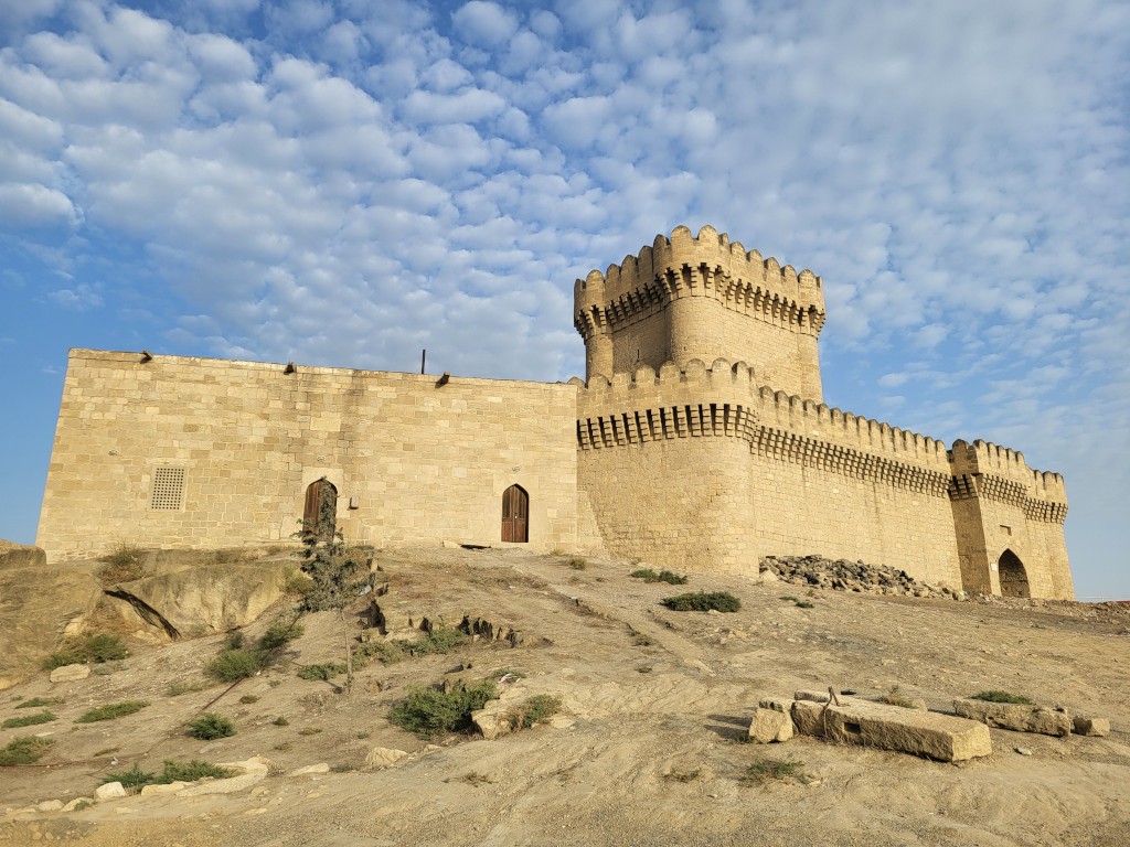 Четырёхугольная башня в&nbsp;Рамане