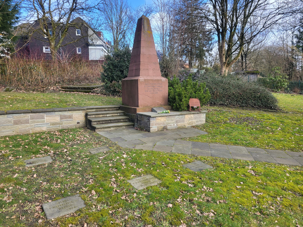 Вупперталь, советские мемориалы Кроненберг-Бургхольц