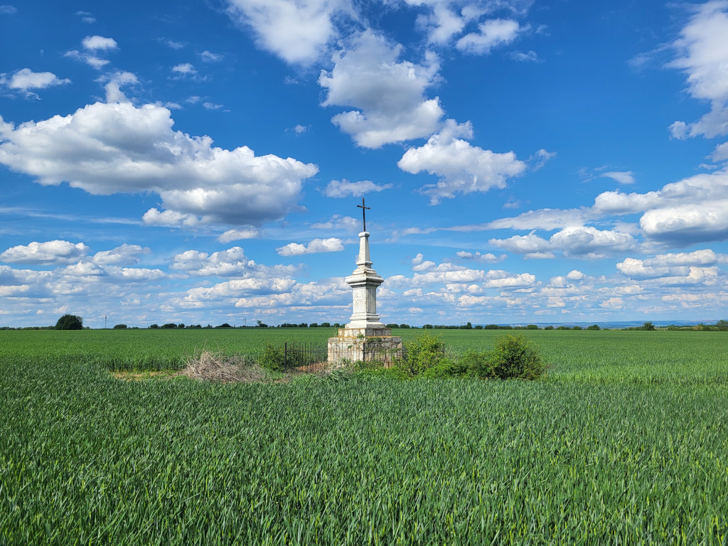 Пелишат, русские памятники