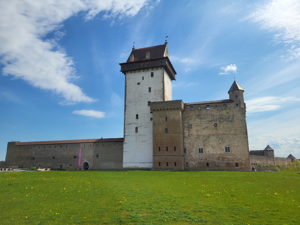 Нарва, замок Германа